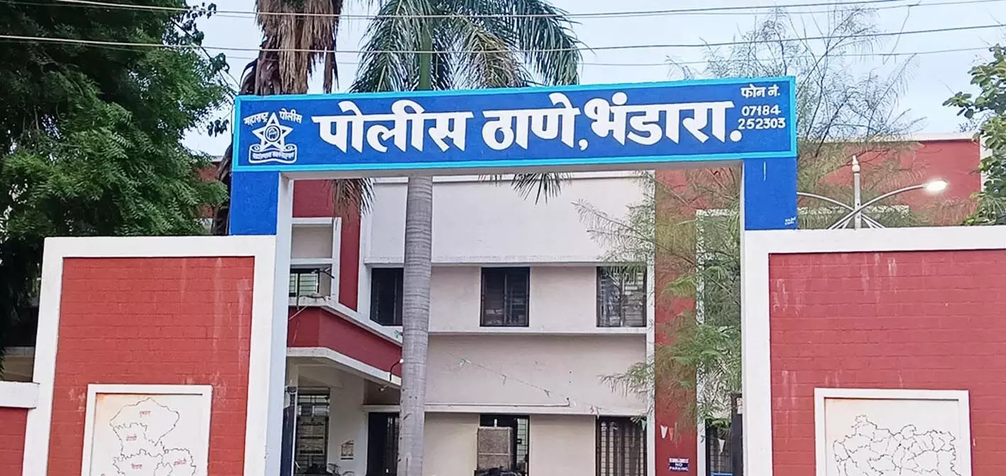 भंडारा में पकड़े जाने के भय से छत से कूदकर चोर पैर तुड़वा बैठा भंडारा में पकड़े जाने के भय से छत से कूदकर चोर पैर तुड़वा बैठा