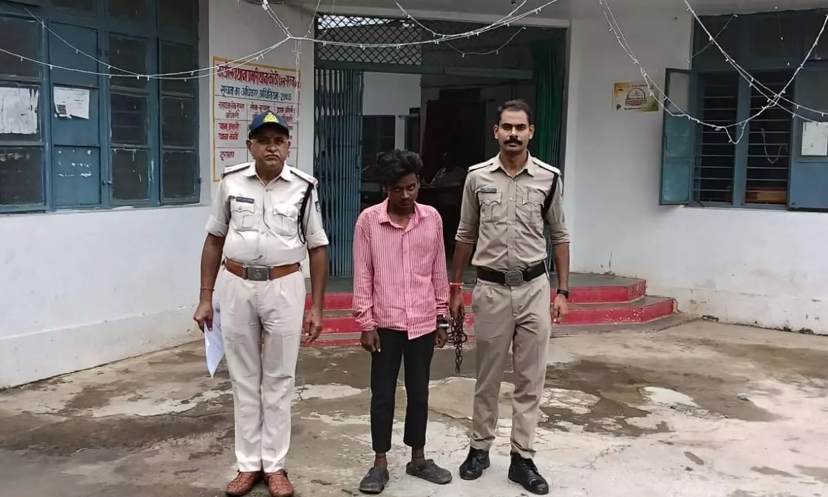 लापता नाबालिग को मुंबई से खोज लाई पुलिस, अपहरण का आरोपी भी गिरफ्तार लापता नाबालिग को मुंबई से खोज लाई पुलिस, अपहरण का आरोपी भी गिरफ्तार