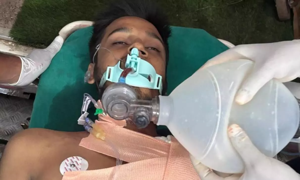 आंगन में बैठे तीन लोग और सात पालतू पशुओं पर भेड़िया ने किया हमला आंगन में बैठे तीन लोग और सात पालतू पशुओं पर भेड़िया ने किया हमला