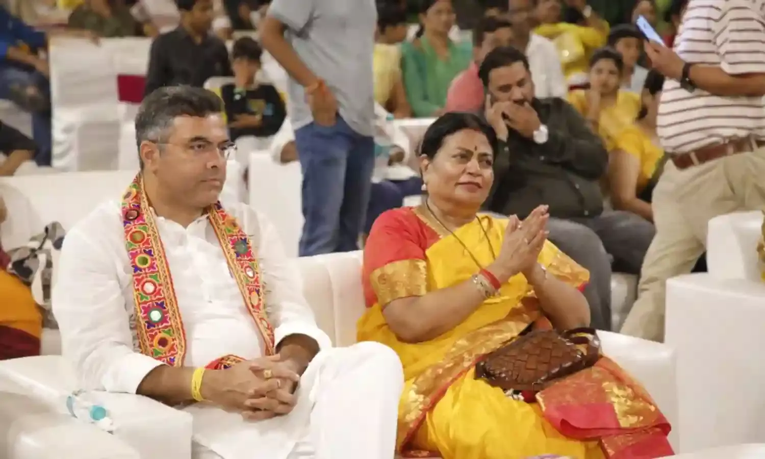 दिल्ली के मंत्री प्रवेश वर्मा ने महाराष्ट्र सदन में किया गणेश प्रतिमा का दर्शन