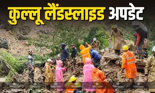 भूस्खलन की चपेट में 3 मकान, अब भी 6 लोग मलबे में दबे, रेस्क्यू जारी, 1 की मौत भूस्खलन की चपेट में 3 मकान, अब भी 6 लोग मलबे में दबे, रेस्क्यू जारी, 1 की मौत