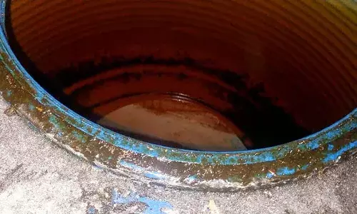 वर्धा में छापा मारकर  900 लीटर मिलावटी खाद्य तेल किया जब्त वर्धा में छापा मारकर  900 लीटर मिलावटी खाद्य तेल किया जब्त