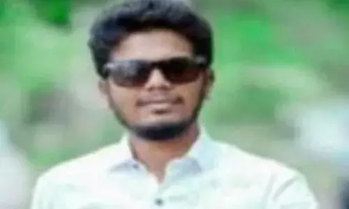 बीड -अहिल्यानगर महामार्ग पर बिजली के खंभे से टकराई बाइक, युवक की मौत बीड -अहिल्यानगर महामार्ग पर बिजली के खंभे से टकराई बाइक, युवक की मौत