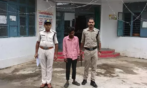 लापता नाबालिग को मुंबई से खोज लाई पुलिस, अपहरण का आरोपी भी गिरफ्तार लापता नाबालिग को मुंबई से खोज लाई पुलिस, अपहरण का आरोपी भी गिरफ्तार