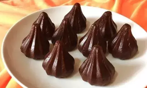 गणपति विसर्जन में बप्पा के लिए बनाएं खास चॉकलेट मोदक, खाकर भगवान हो जाएंगे खुश, यहां देखें रेसिपी