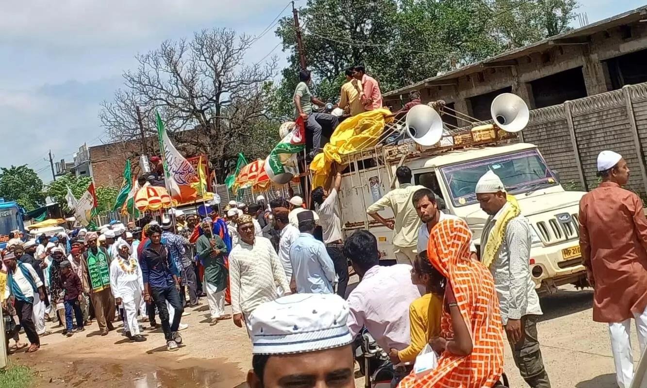 हर्षोल्लास के साथ मनाई गई ईद-मिलाद-उन नवी हर्षोल्लास के साथ मनाई गई ईद-मिलाद-उन नवी