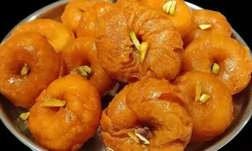 बाजार जैसी स्वादिष्ट बालूशाही बनाना अब बेहद आसान, ये रेसिपी करें फॉलो और मिटनों में बनाएं लाजवाब मिठाई