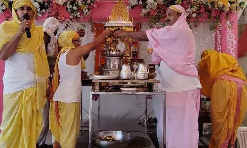 108 कलशों से जिनेन्द्र भगवान का अभिषेक शांति धारा से गूंजा परिसर 108 कलशों से जिनेन्द्र भगवान का अभिषेक शांति धारा से गूंजा परिसर