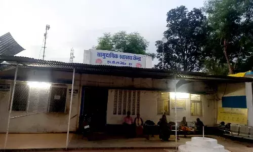 प्रसूता के परिजनों के बुलावे पर अस्पताल पहुंचा तांत्रिका, मचा हडकम्प प्रसूता के परिजनों के बुलावे पर अस्पताल पहुंचा तांत्रिका, मचा हडकम्प