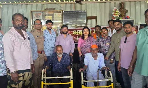 भवानी गणेश मंडल ने वृद्धाश्रम को व्हीलचेयर और वॉकर देकर किया असल धर्म कार्य भवानी गणेश मंडल ने वृद्धाश्रम को व्हीलचेयर और वॉकर देकर किया असल धर्म कार्य