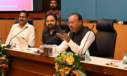 बावनकुले ने कहा - नदी में रेत के दोहन को सीमित करने के लिए कृत्रिम रेत की नीति बावनकुले ने कहा - नदी में रेत के दोहन को सीमित करने के लिए कृत्रिम रेत की नीति