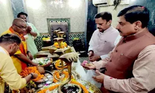 मुख्यमंत्री डॉ. यादव ने देवतालाब शिव मंदिर में भगवान शिव की पूजा अर्चना और रुद्राभिषेक किया मुख्यमंत्री डॉ. यादव ने देवतालाब शिव मंदिर में भगवान शिव की पूजा अर्चना और रुद्राभिषेक किया