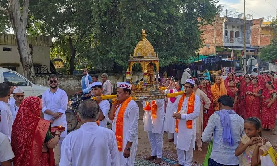 पवई नगर में निकली श्रीजी की शोभायात्रा, दसलक्षण महापर्व का हुआ समापन पवई नगर में निकली श्रीजी की शोभायात्रा, दसलक्षण महापर्व का हुआ समापन