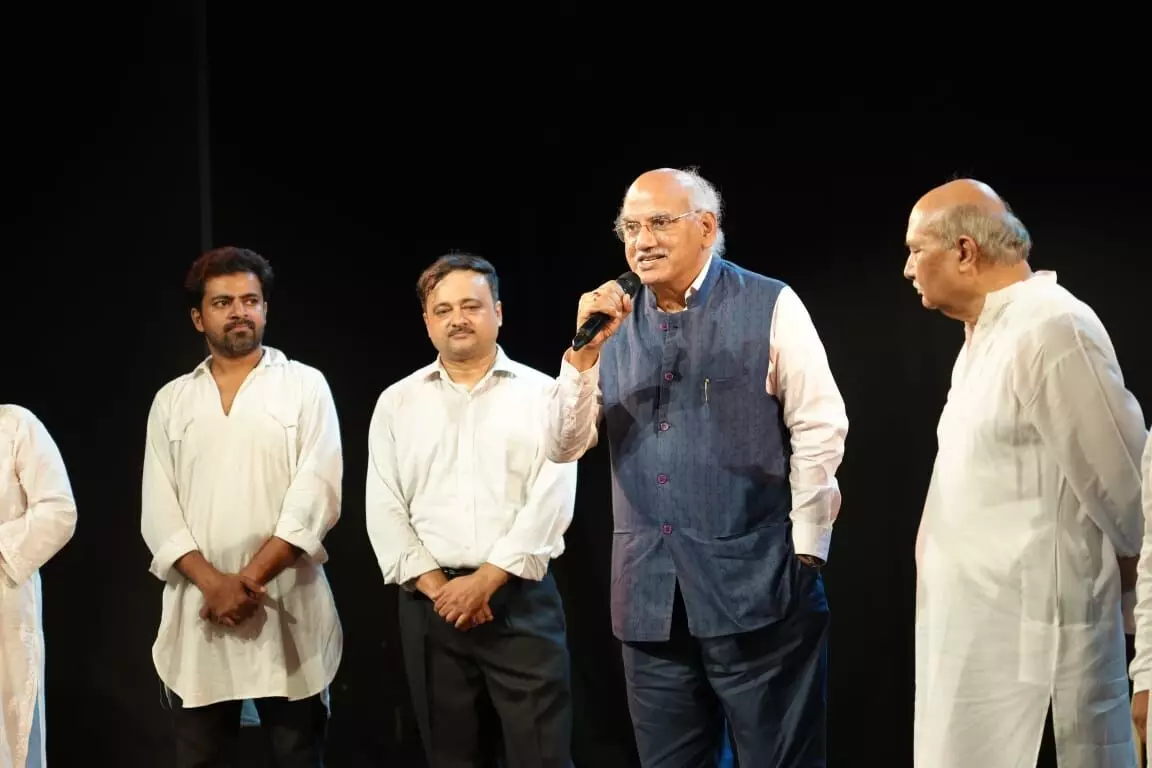 कथाकार संतोष चौबे की दो कहानियों उनके हिस्से का प्रेम और ग़रीबनवाज़ का यादगार मंचन नई दिल्ली में कथाकार संतोष चौबे की दो कहानियों उनके हिस्से का प्रेम और ग़रीबनवाज़ का यादगार मंचन नई दिल्ली में