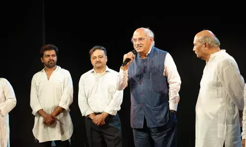 कथाकार संतोष चौबे की दो कहानियों उनके हिस्से का प्रेम और ग़रीबनवाज़ का यादगार मंचन नई दिल्ली में