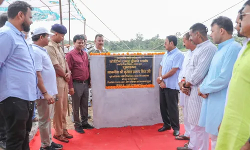 अमझिरिया के प्राचीन तालाब को बदला ईको पार्क में लोगों को शुरू कराई वोटिंग