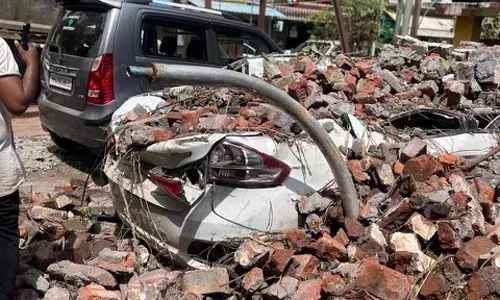 एम्प्रेस मिल की पुरानी दीवार ढही, कई वाहन क्षतिग्रस्त, गांधीबाग जोन से रिस्क्यू ऑपरेशन जारी एम्प्रेस मिल की पुरानी दीवार ढही, कई वाहन क्षतिग्रस्त, गांधीबाग जोन से रिस्क्यू ऑपरेशन जारी