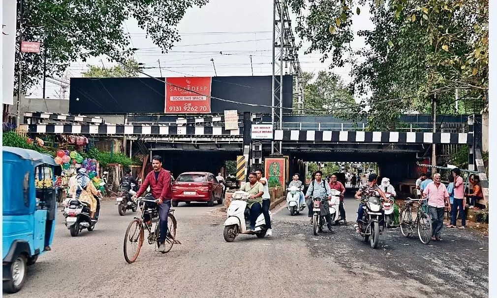 अब रेलवे के पुल नंबर 1 में होगा सुधार, ऊपर रोकी जाएंगी ट्रेनें, नीचे थमेंगे वाहनों के पहिए अब रेलवे के पुल नंबर 1 में होगा सुधार, ऊपर रोकी जाएंगी ट्रेनें, नीचे थमेंगे वाहनों के पहिए