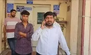 जबलपुर पॉलिटेक्निक कॉलेज में ABVP और MPSU के कार्यकर्ताओं में हुई मारपीट, जमकर चले लाठी-डंडे और बेसबॉल स्टिक, 5 छात्र हुए घायल जबलपुर पॉलिटेक्निक कॉलेज में ABVP और MPSU के कार्यकर्ताओं में हुई मारपीट, जमकर चले लाठी-डंडे और बेसबॉल स्टिक, 5 छात्र हुए घायल