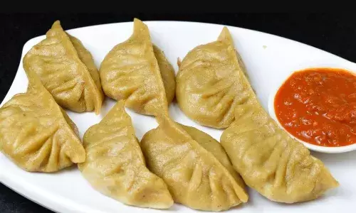 अपनी हेल्थ को लेकर हैं चिंतित, लेकिन क्रेविंग को नहीं कर पा रहे हैं कंट्रोल, तो घर पर इस हेल्दी तरह से बनाएं आटा मोमोज अपनी हेल्थ को लेकर हैं चिंतित, लेकिन क्रेविंग को नहीं कर पा रहे हैं कंट्रोल, तो घर पर इस हेल्दी तरह से बनाएं आटा मोमोज