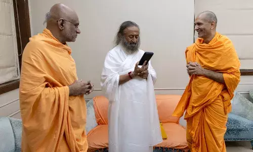 श्री श्री रविशंकर का बीएपीएस स्वामीनारायण मंदिर आगमन, मानवजाति के कल्याण की प्रार्थना श्री श्री रविशंकर का बीएपीएस स्वामीनारायण मंदिर आगमन, मानवजाति के कल्याण की प्रार्थना