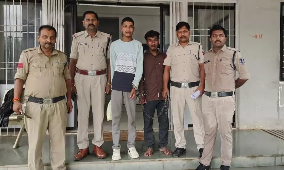 दोस्त से कट्टा लेकर सोशल मीडिया पर बनाई रील, अब दोनों पहुंचे जेल दोस्त से कट्टा लेकर सोशल मीडिया पर बनाई रील, अब दोनों पहुंचे जेल