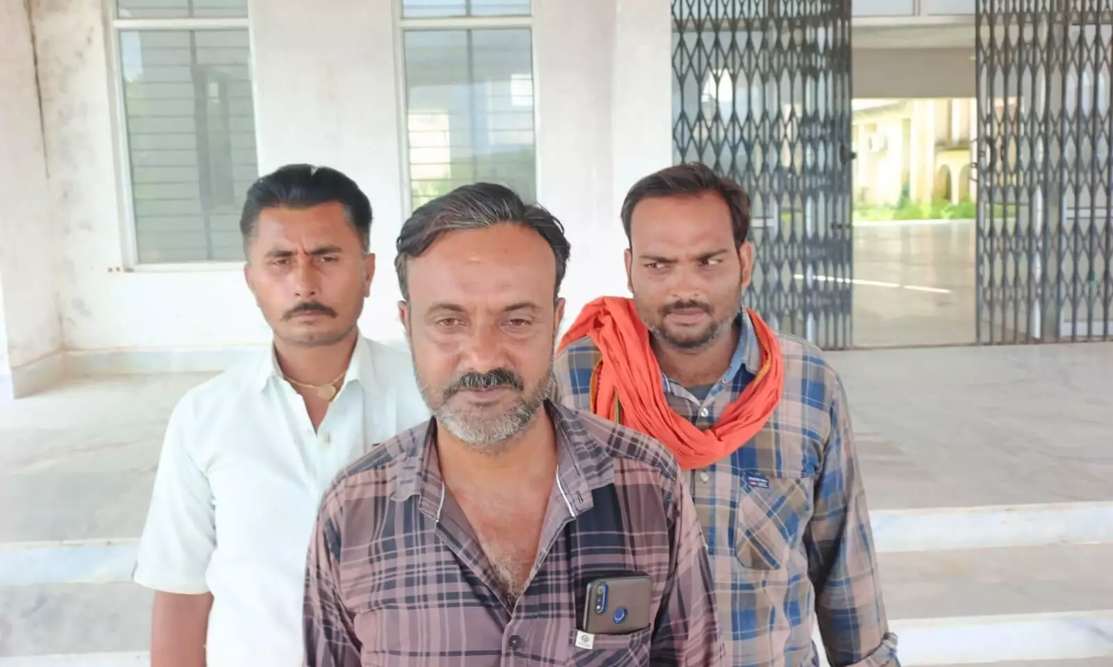 पंचायत में भ्रष्टाचार का आरोप, ग्रामीणों ने कलेक्टर से की शिकायत पंचायत में भ्रष्टाचार का आरोप, ग्रामीणों ने कलेक्टर से की शिकायत