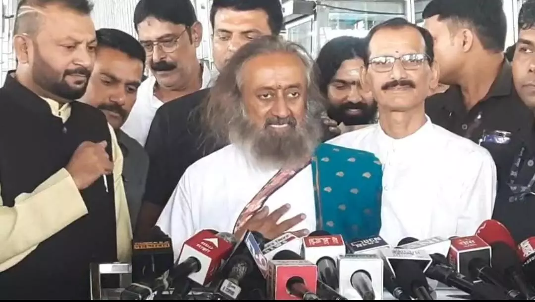 नेपाल हिंसा पर बोले श्री श्री रविशंकर, अंतरराष्ट्रीय षड़यंत्र भी हो सकता है नेपाल हिंसा पर बोले श्री श्री रविशंकर, अंतरराष्ट्रीय षड़यंत्र भी हो सकता है