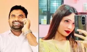 पूर्व उपसरपंच आत्महत्या मामले में लावणी डांसर गिरफ्तार, ब्लैकमेल करती थी ! पूर्व उपसरपंच आत्महत्या मामले में लावणी डांसर गिरफ्तार, ब्लैकमेल करती थी !