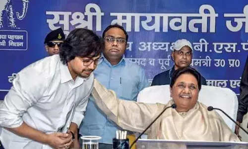 बिहार के सियासी रण में उतरे मायावती के भतीजे आकाश आनंद, बसपा की सर्वजन हिताय जागरूक यात्रा शुरू की