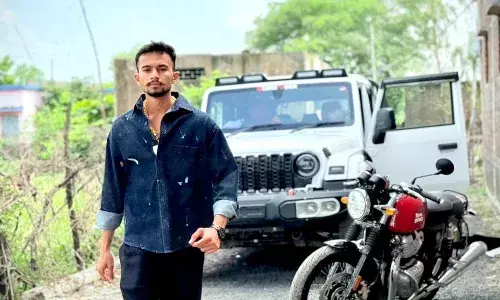 गांव की मिट्टी से उठकर बना सोशल मीडिया का सितारा गांव की मिट्टी से उठकर बना सोशल मीडिया का सितारा