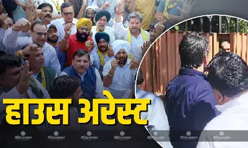 AAP नेता संजय सिंह J&K में हाउस अरेस्ट, इमरान हुसैन भी नजरबंद, मिलने पहुंचे फारूक अब्दुल्ला AAP नेता संजय सिंह J&K में हाउस अरेस्ट, इमरान हुसैन भी नजरबंद, मिलने पहुंचे फारूक अब्दुल्ला
