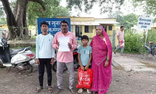 पति की नौकरी व मकान हडपने पूरे परिवार को प्रताडित कर रही बहू, पुलिस अधीक्षक को आवेदन सौंपकर लगाई न्याय की गुहार पति की नौकरी व मकान हडपने पूरे परिवार को प्रताडित कर रही बहू, पुलिस अधीक्षक को आवेदन सौंपकर लगाई न्याय की गुहार