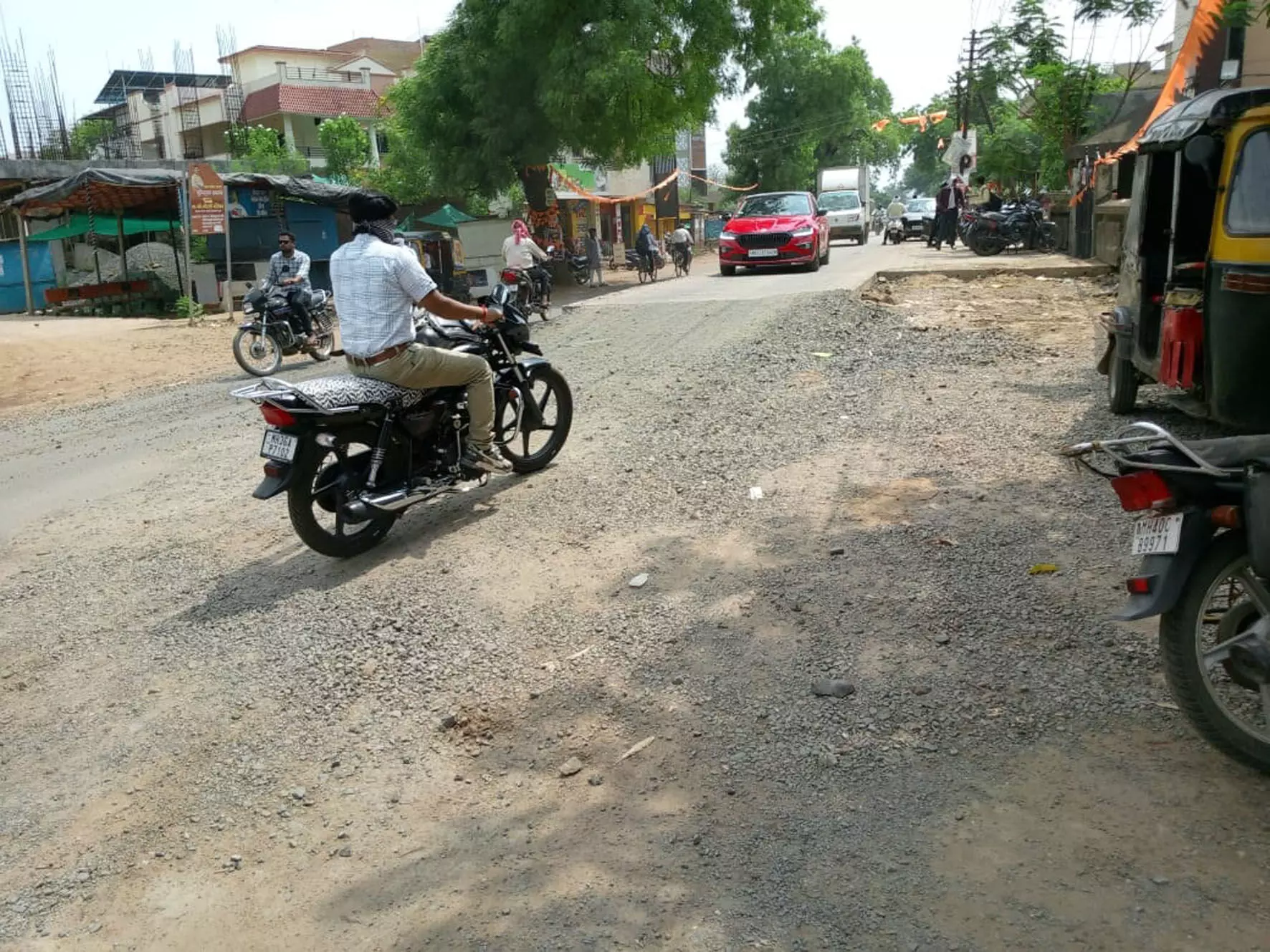 19 करोड़ में से केवल 22 लाख का हुआ भुगतान, इसलिए ठेकेदार ने रोक दिया काम 19 करोड़ में से केवल 22 लाख का हुआ भुगतान, इसलिए ठेकेदार ने रोक दिया काम