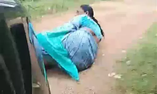 जमीनी विवाद..कार से महिला को कुचलने की कोशिश, केस दर्ज जमीनी विवाद..कार से महिला को कुचलने की कोशिश, केस दर्ज