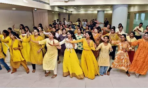 आज से जोड़ी रास की भी होगी शुरुआत, भास्कर स्टाइल गरबा में थिरकाए कदम आज से जोड़ी रास की भी होगी शुरुआत, भास्कर स्टाइल गरबा में थिरकाए कदम