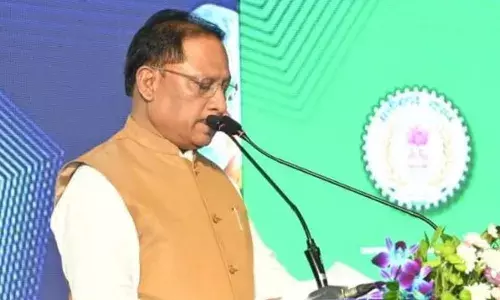 बड़े सार्वजनिक निवेशों के साथ-साथ लगभग ₹1,000 करोड़ का निजी निवेश भी सेवा क्षेत्र और एमएसएमई: लगभग ₹52,000 करोड़ की प्रतिबद्धताओं के साथ बस्तर औद्योगिक और सामाजिक-आर्थिक परिवर्तन का बन रहा नया केंद्र