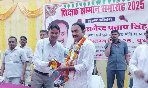 शिक्षक विद्यार्थियों को न केवल शिक्षा देते हैं बल्कि जीवन मूल्यों से भी जोडते हैं: बृजेन्द्र प्रताप सिंह शिक्षक विद्यार्थियों को न केवल शिक्षा देते हैं बल्कि जीवन मूल्यों से भी जोडते हैं: बृजेन्द्र प्रताप सिंह