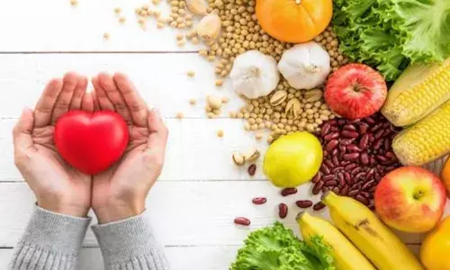 अगर आपकी भी उम्र है 30 से ज्यादा, तो इन फलों को जरूर अपनी डाइट में करें शामिल, नहीं तो जल्द दिखने लगेंगी बूढ़ी