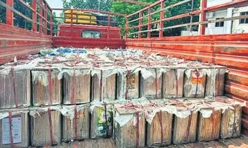 जंग लगे डिब्बों में भरा था 4431 किलो दही, नागपुर में पकड़ाया जंग लगे डिब्बों में भरा था 4431 किलो दही, नागपुर में पकड़ाया