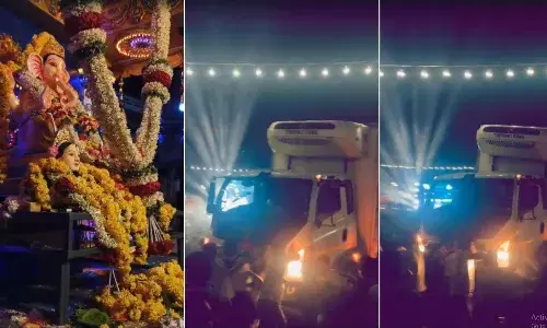 कर्नाटक में गणपति विसर्जन जुलूस में घुसा ट्रक, 8 लोगों ने गवाई जान कर्नाटक में गणपति विसर्जन जुलूस में घुसा ट्रक, 8 लोगों ने गवाई जान