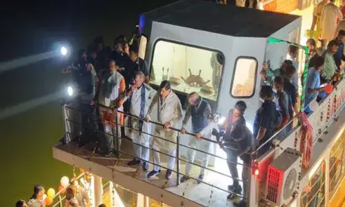 मुख्यमंत्री डॉ. यादव ने चम्बल नदी में क्रूज़ की सवारी की और गुनगुनाए गीत