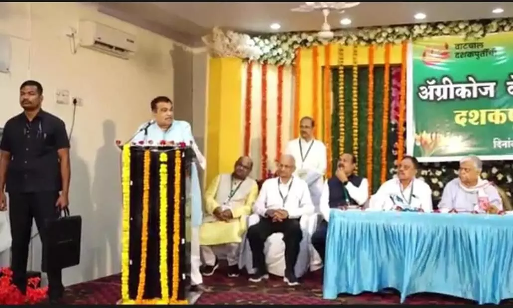 200 करोड़ रुपए महीना कमाने का दिमाग मेरे पास, दलाली नहीं करता हूं, बेटों को आइडिया देता हूं-गडकरी 200 करोड़ रुपए महीना कमाने का दिमाग मेरे पास, दलाली नहीं करता हूं, बेटों को आइडिया देता हूं-गडकरी