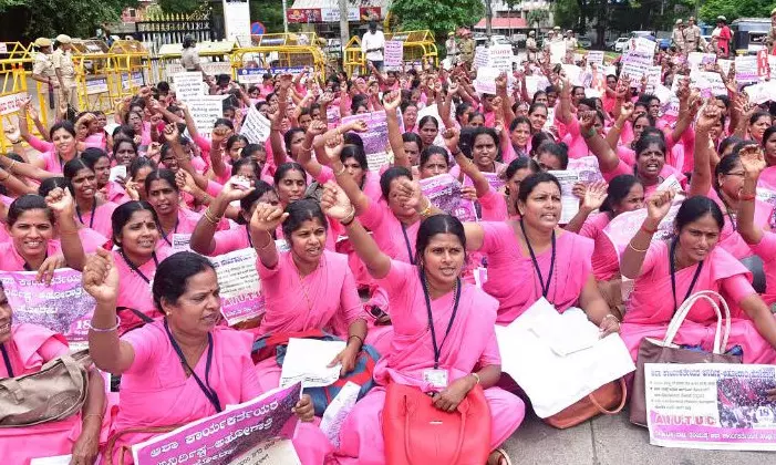 फर्जी डक्यूमेंट के जरिए आंगनवाड़ी कार्यकर्ताओं की हुई भर्ती, दलित पिछड़ा समाज संगठन का आरोप बिना वैरीफिकेशन के दी गईं नियुक्तियां फर्जी डक्यूमेंट के जरिए आंगनवाड़ी कार्यकर्ताओं की हुई भर्ती, दलित पिछड़ा समाज संगठन का आरोप बिना वैरीफिकेशन के दी गईं नियुक्तियां