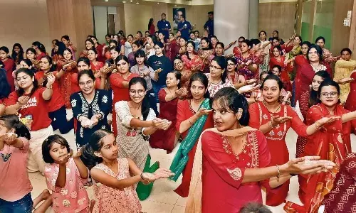 डांडिया रास के साथ स्टार्ट हुई आरती की प्रैक्टिस डांडिया रास के साथ स्टार्ट हुई आरती की प्रैक्टिस