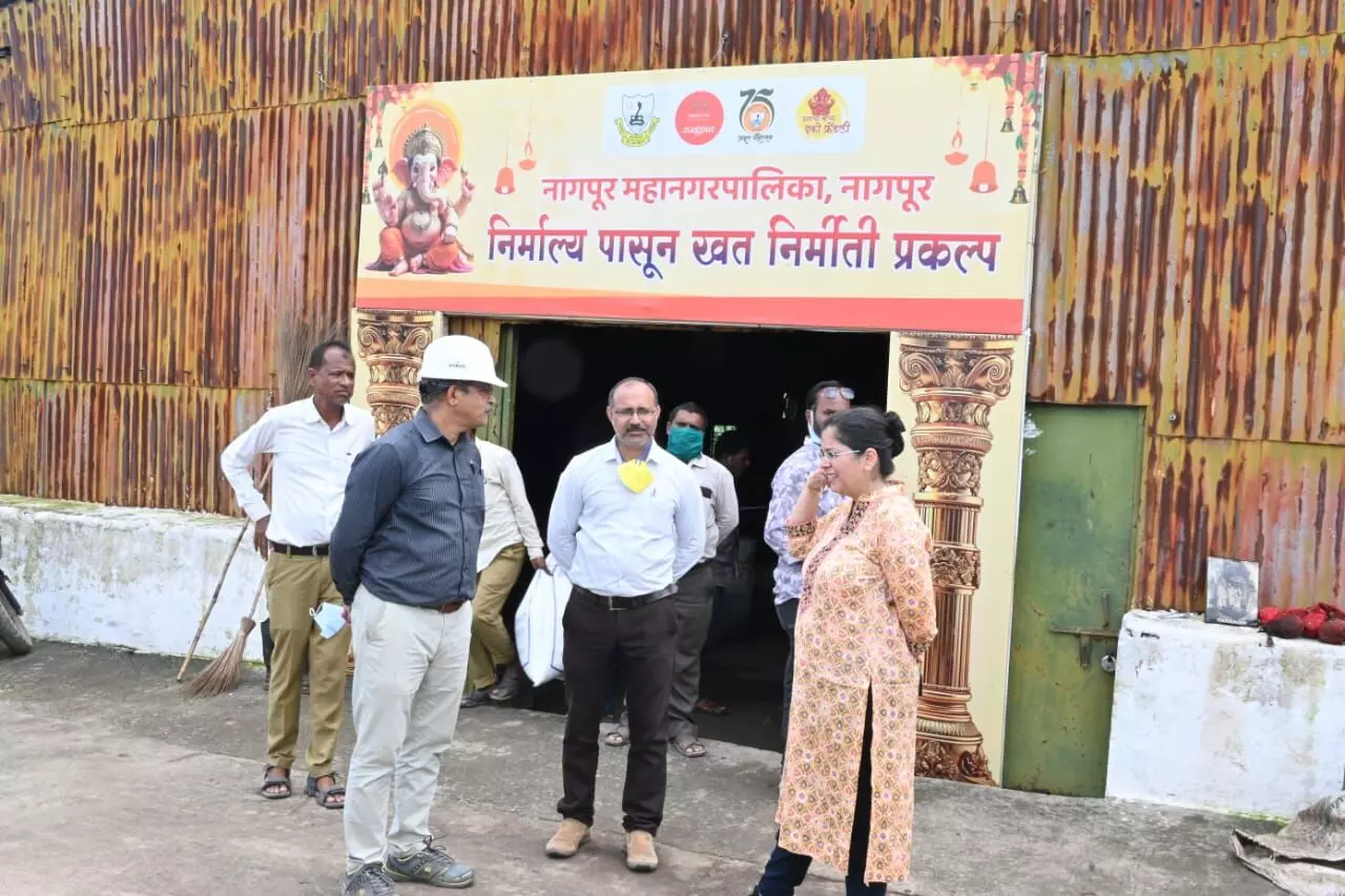 गणेशोत्सव में संकलित निर्माल्य से खाद निर्माण, प्रकल्प का निरीक्षण किया गणेशोत्सव में संकलित निर्माल्य से खाद निर्माण, प्रकल्प का निरीक्षण किया
