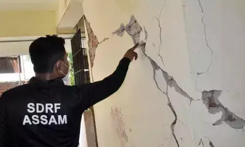 असम में एक बार फिर दहली धरती, गुवाहाटी के लोग अपने घरों से निकले में रहे है डर