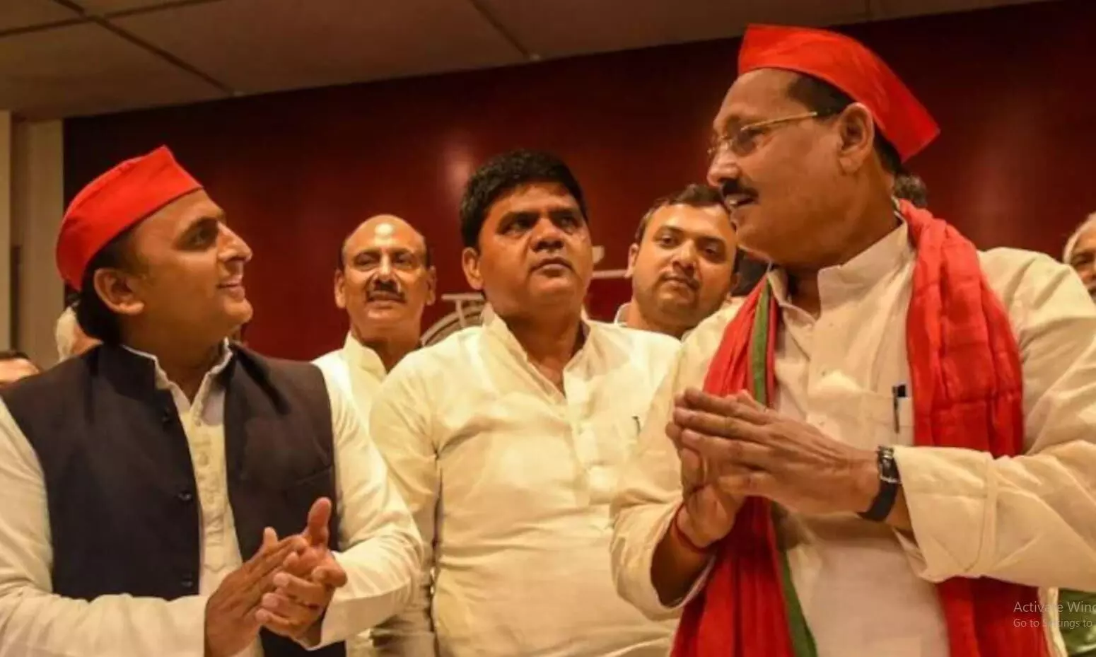 कोर्ट ने 19 साल बाद सुनाया फैसला, सपा विधायक रमाकांत यादव को हुई एक साल की जेल कोर्ट ने 19 साल बाद सुनाया फैसला, सपा विधायक रमाकांत यादव को हुई एक साल की जेल
