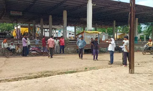 पटवारी निवास के बगल से अतिक्रमण पर पांच सदस्यीय टीम ने किया सीमांकन