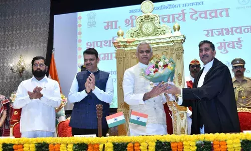 महाराष्ट्र के 22 वे राज्यपाल बने आचार्य देवव्रत, राजभवन में ली शपथ महाराष्ट्र के 22 वे राज्यपाल बने आचार्य देवव्रत, राजभवन में ली शपथ